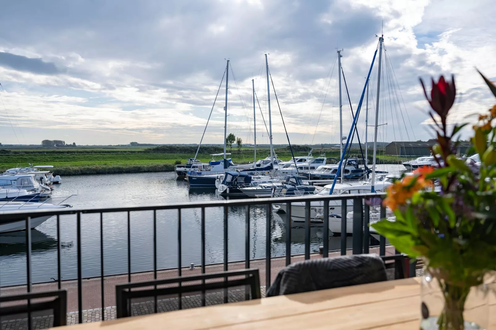 Harbour Loft 1i Résidence Marina havenzicht-Uitzicht zomer