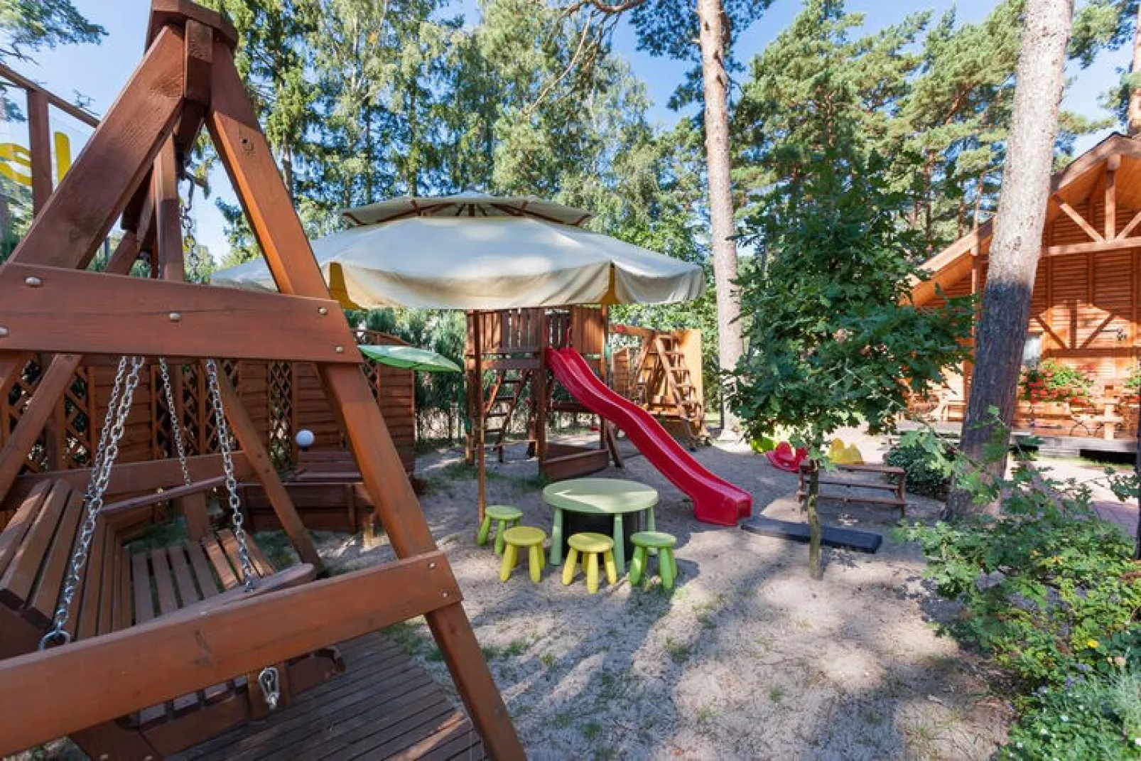 Domki letniskowe Pobierowo-Tuinen zomer