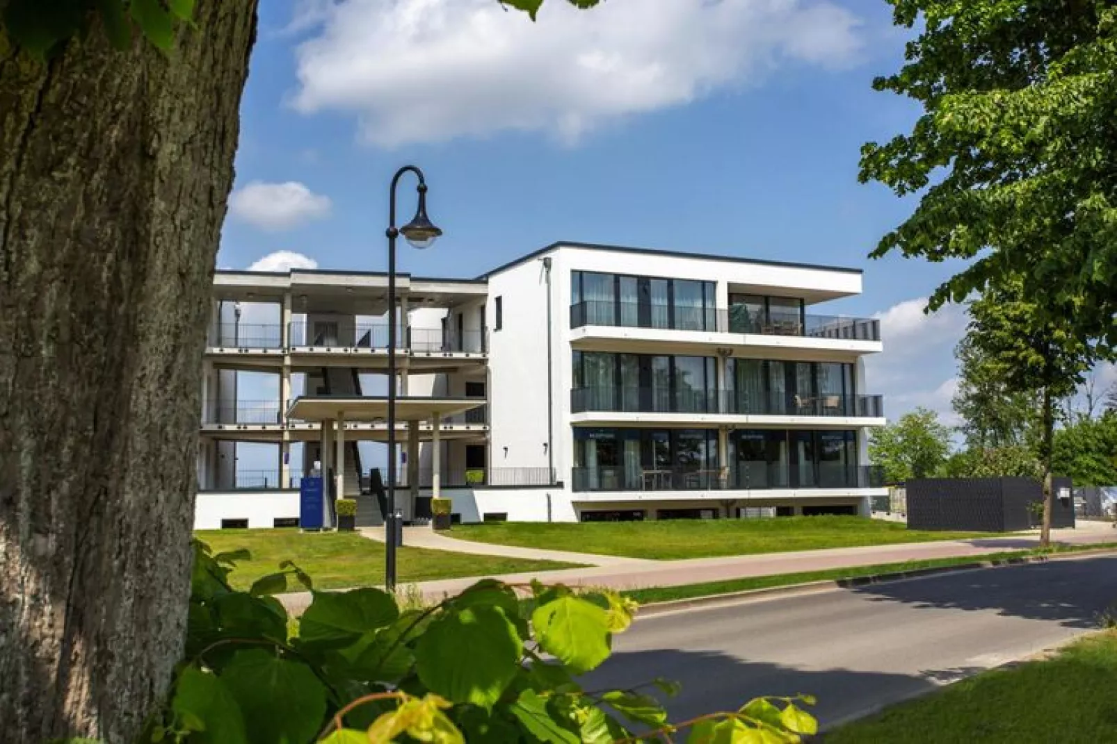 Apartments im MAREMÜRITZ Yachthafen Resort & Spa / Fortuna Suite Müritzblick 2 Personen und 1 Kind 3 - 15 Jahre-Buitenkant zomer