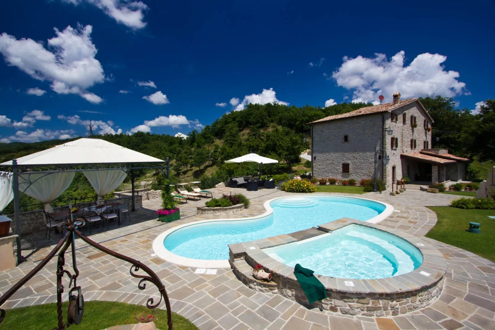 La Rocca Autunno-Buitenkant zomer