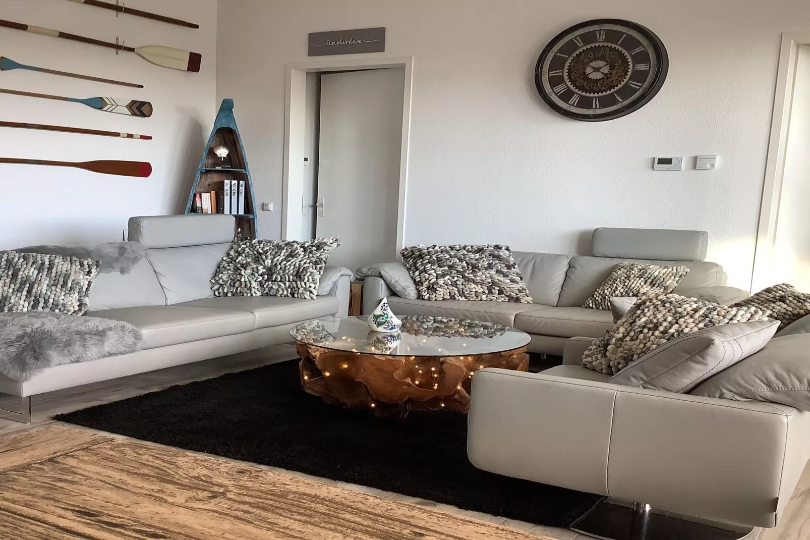 Sara's Boathouse 372-Woonkamer