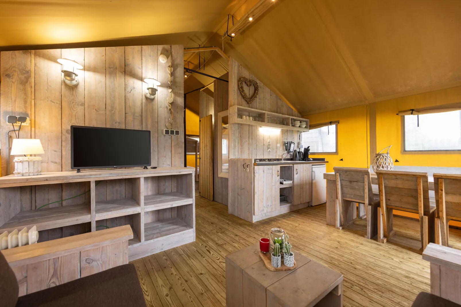 Glamping Resort Lauwersmeer 2-Woonkamer
