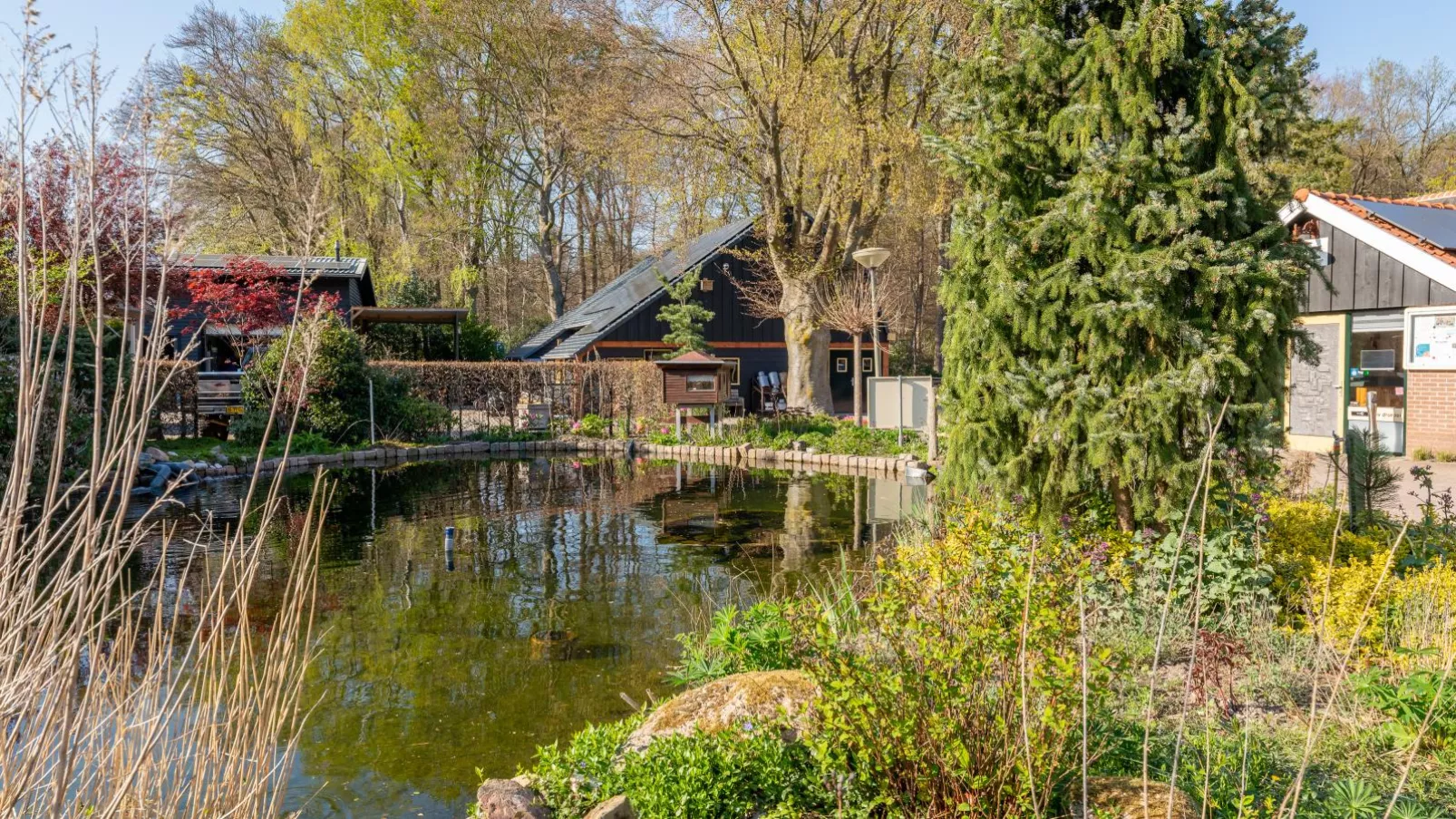 Edelhert-Parkfaciliteiten