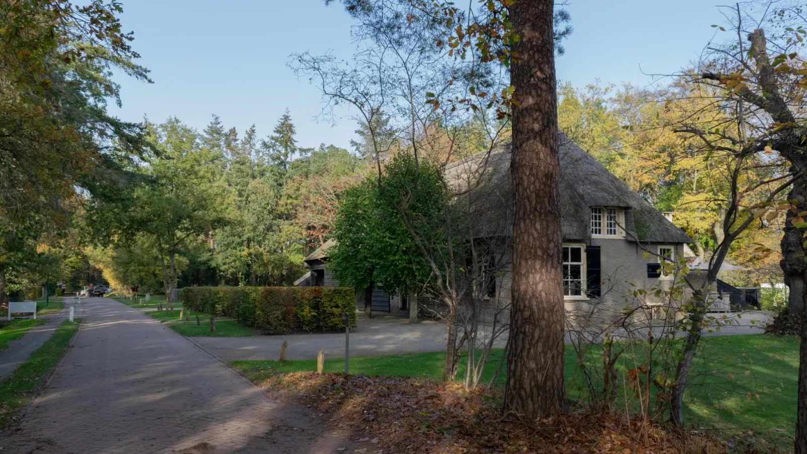 De Jager en de gelagkamers-Buitenkant zomer
