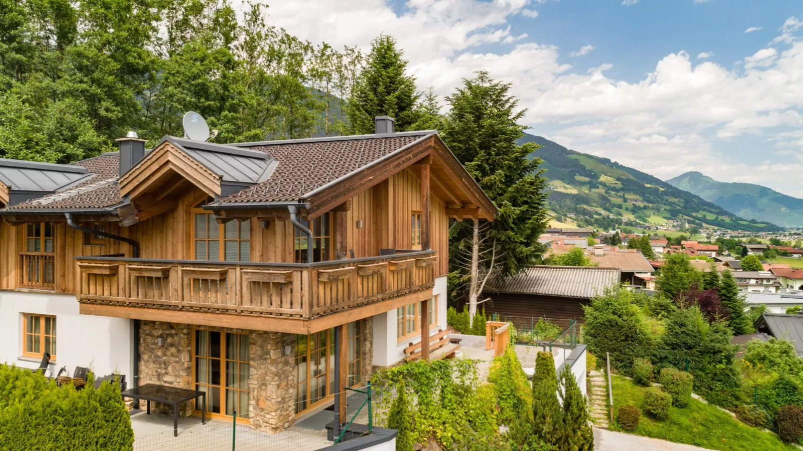 Chalet Erlebnishaus I-Buitenkant zomer
