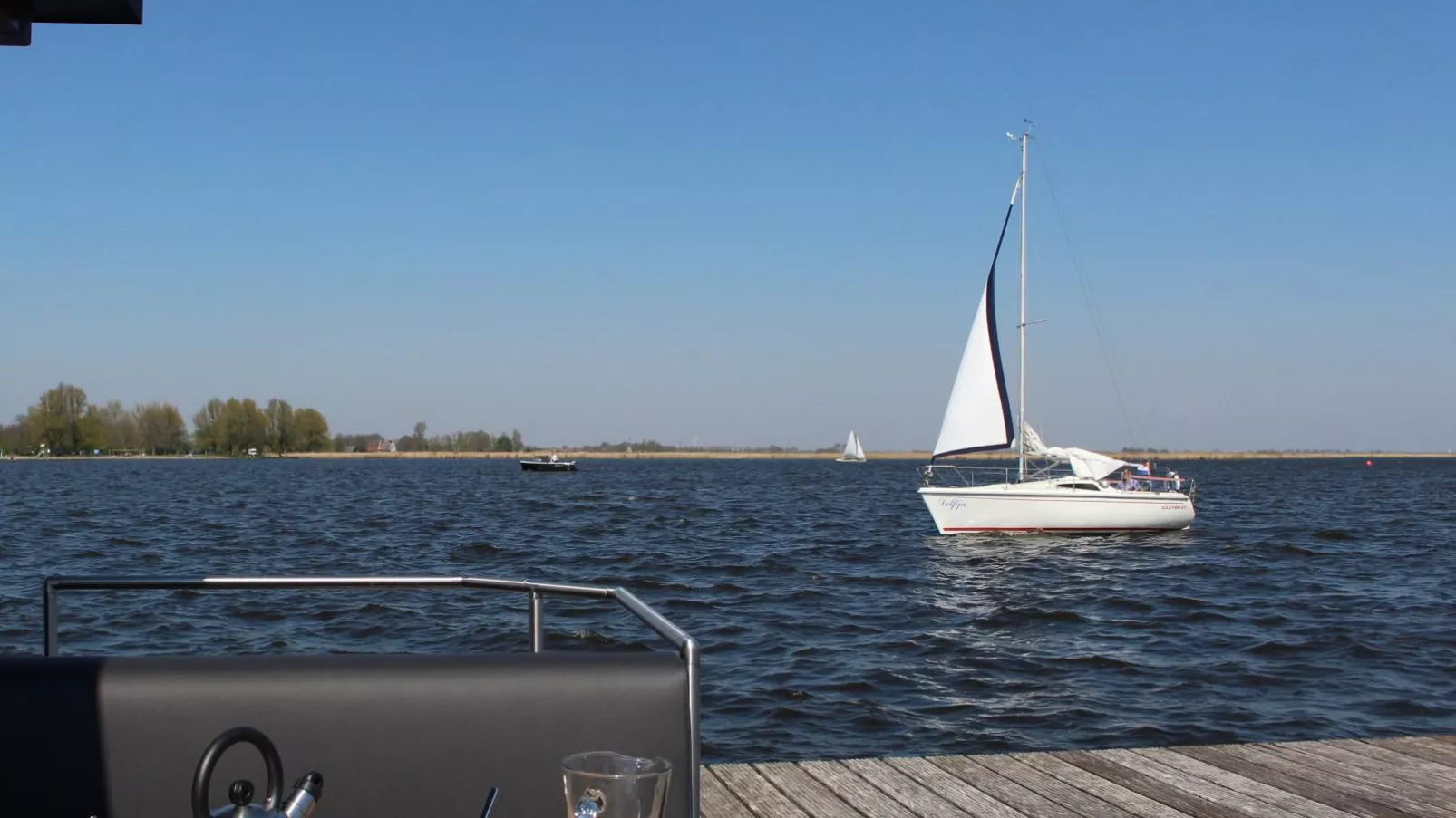 Tiny houseboat Parel I - airco-Uitzicht zomer