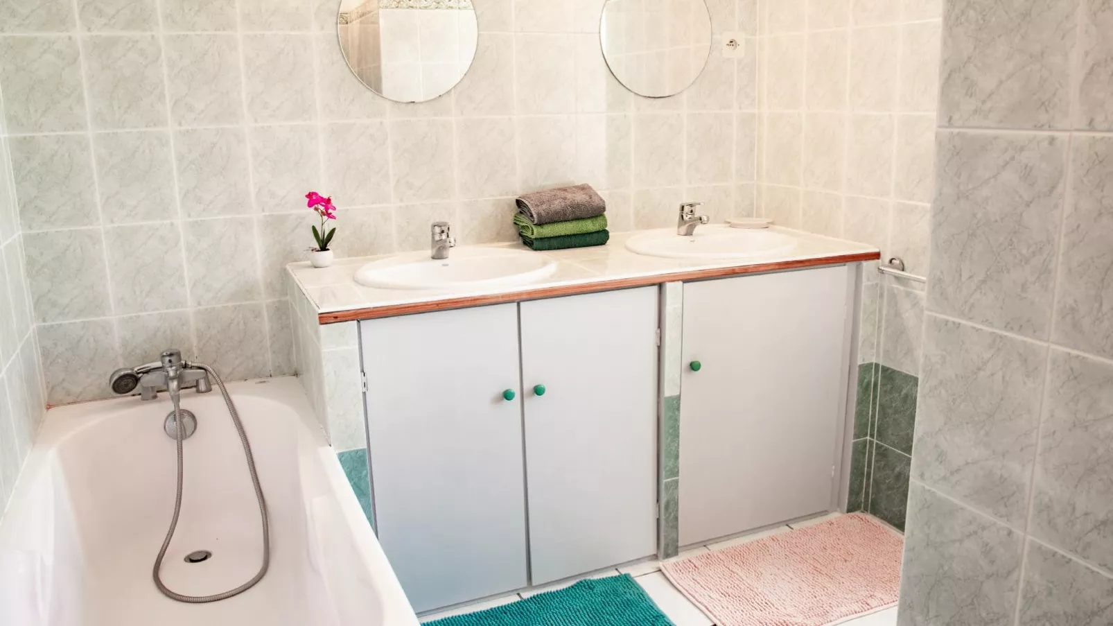 Maison Girou Haut-Badkamer