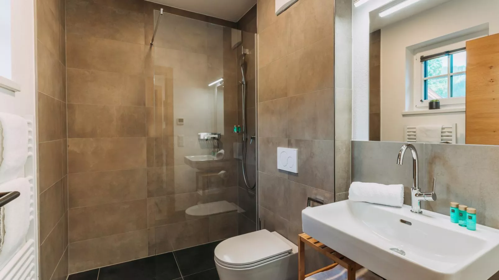 Pinzgau Lodge 2B-Badkamer
