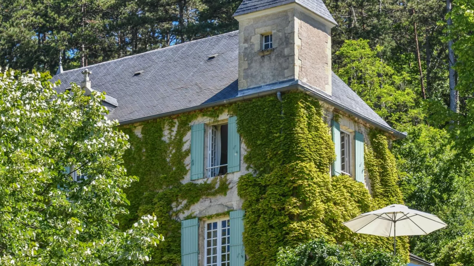 Manoir Bellevue-Buitenkant zomer