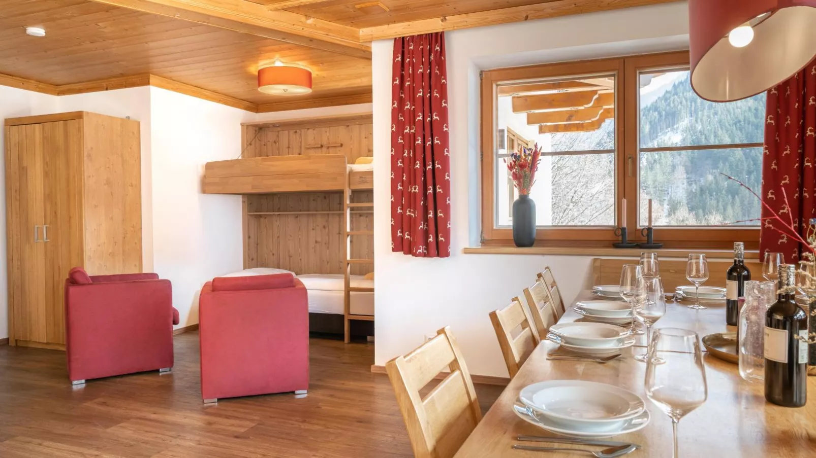 Alpensteinbock Saalbach L-Eetkamer