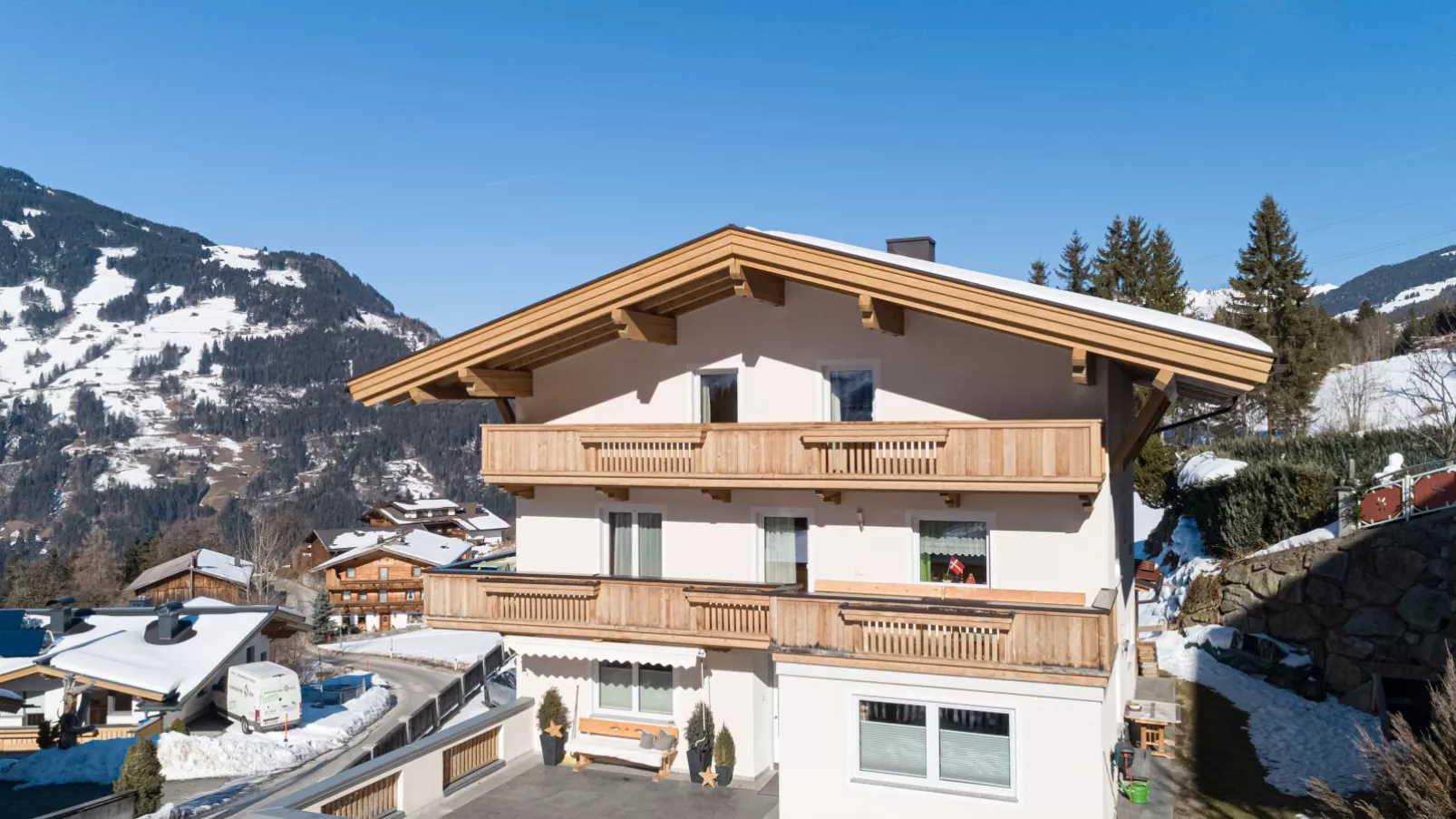 Obersteiner 1-Exterieur winter