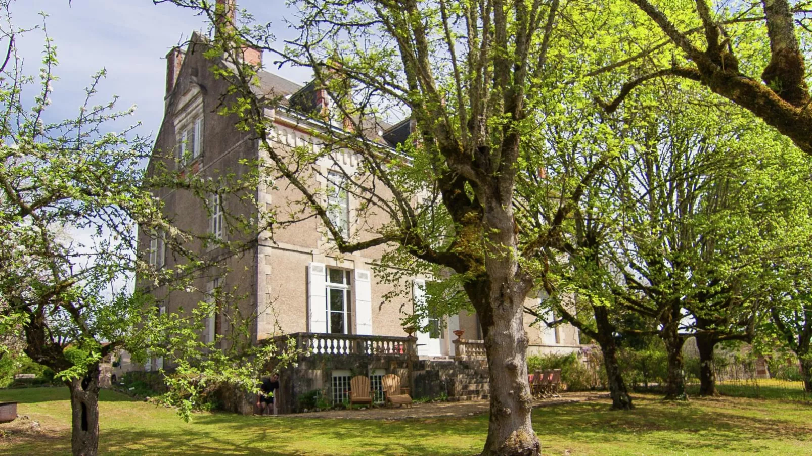 Manoir La Peyrade-Buitenkant zomer