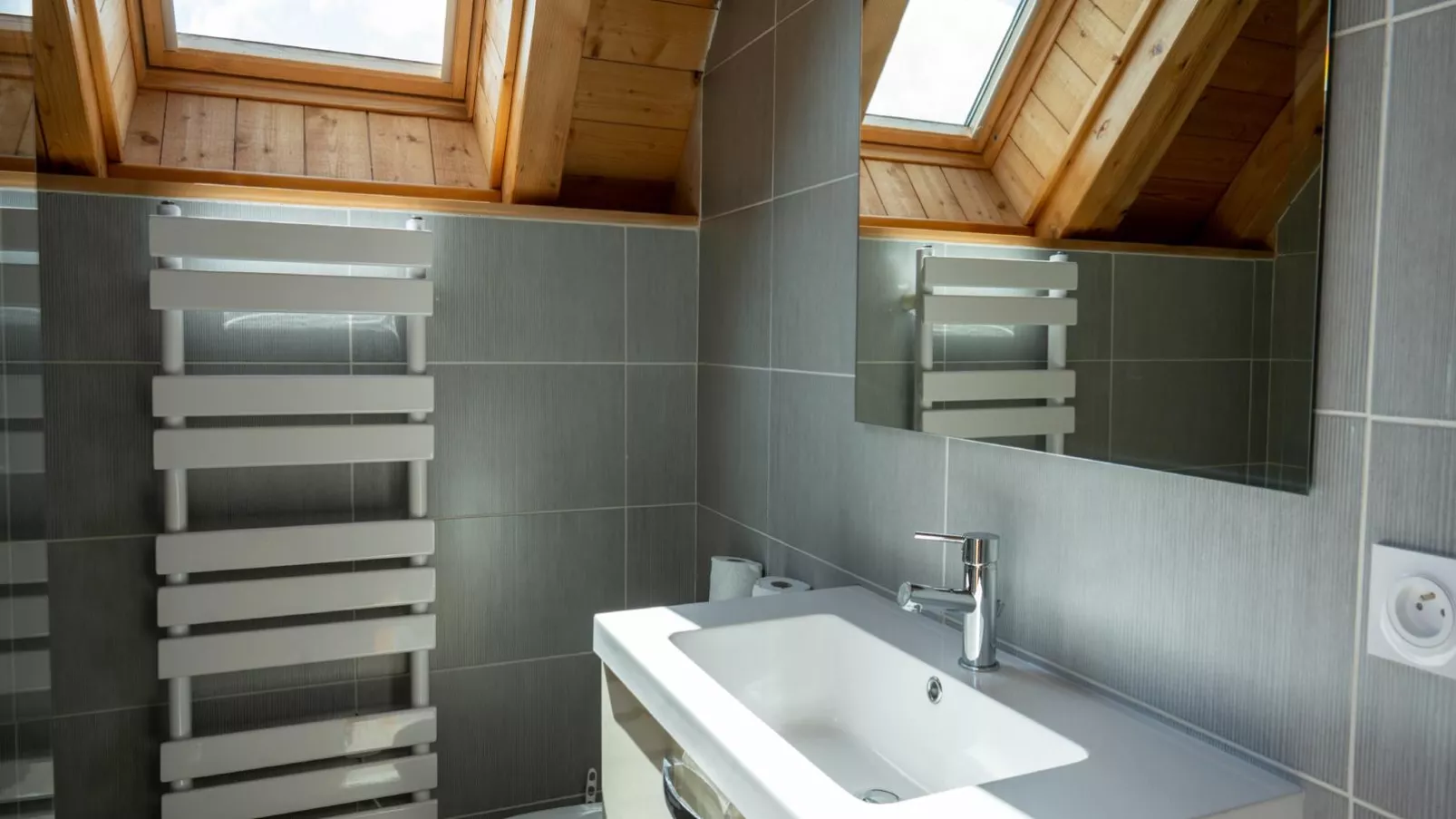 Gite Les Corbieres-Badkamer