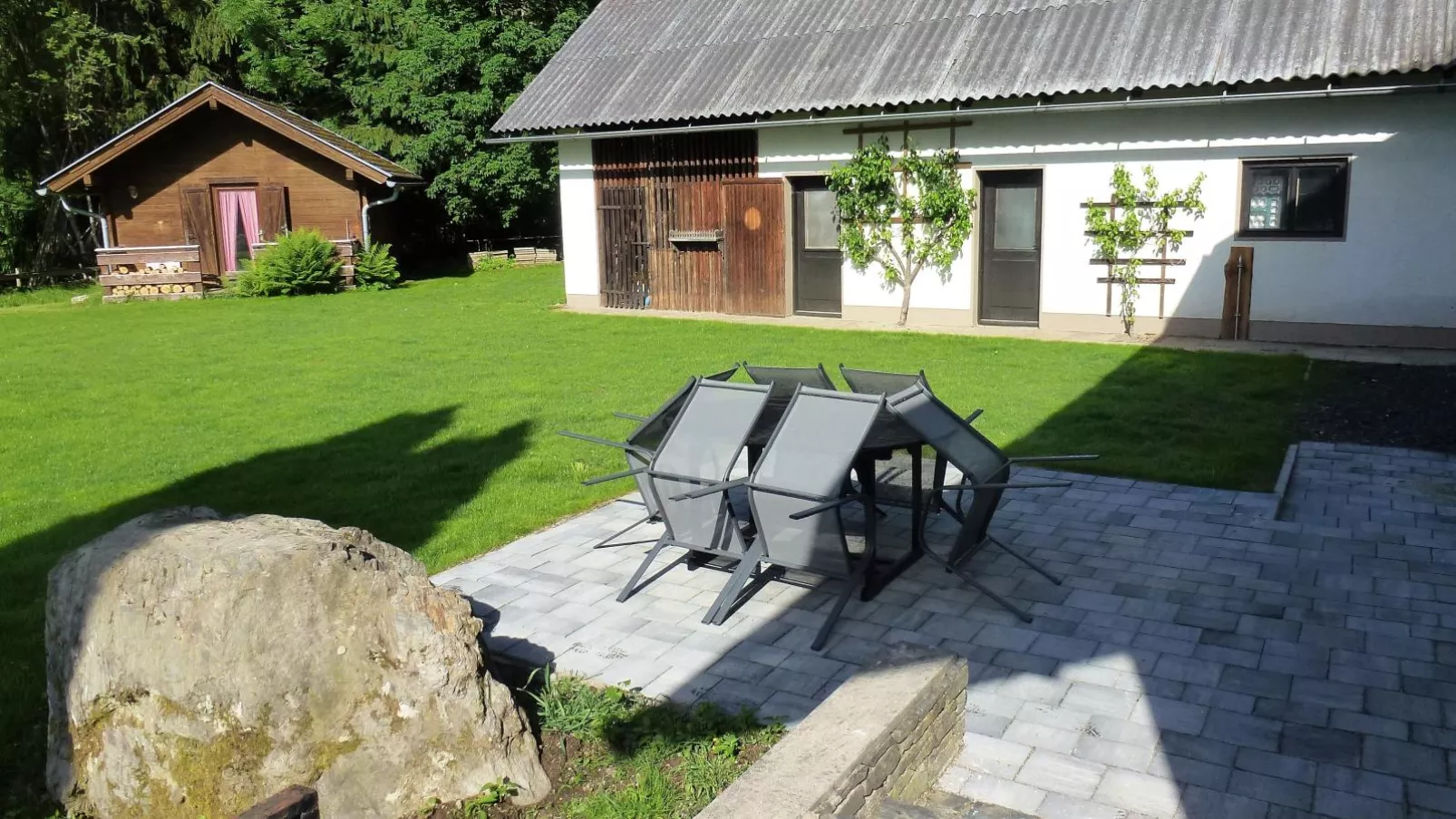 Haus zum Hirschen-Tuinen zomer