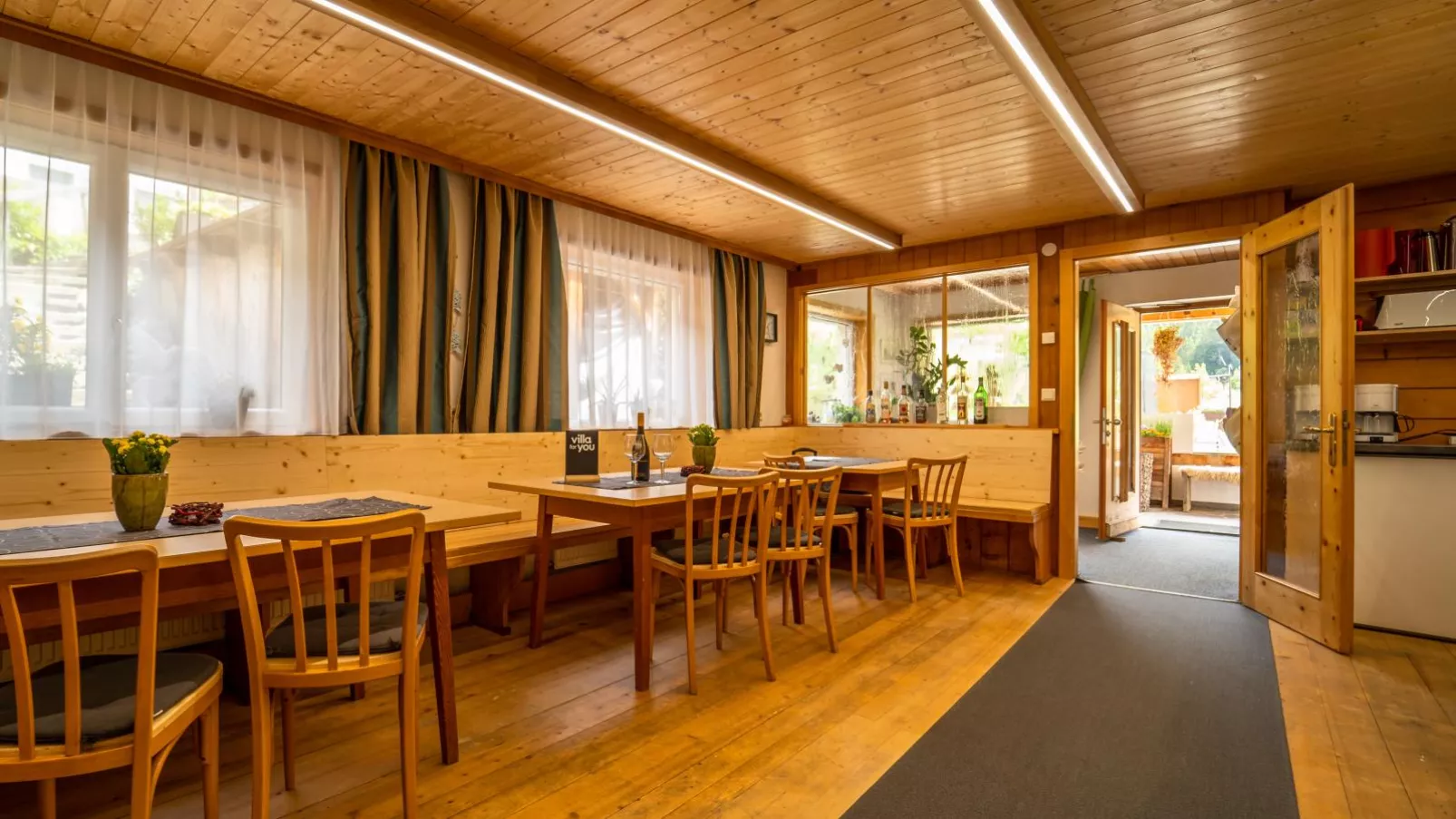Gästehaus Walch III-Eetkamer