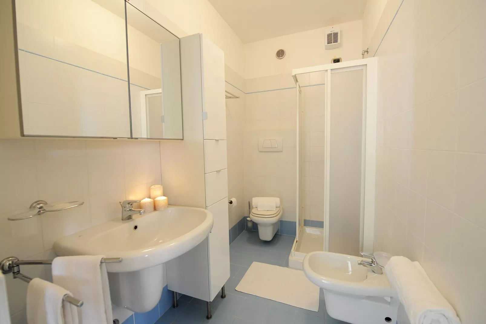 Residence Porto Letizia Porlezza - 6  Village Trilocale 6 pax Deluxe VGB6D 8229/8230-Badkamer