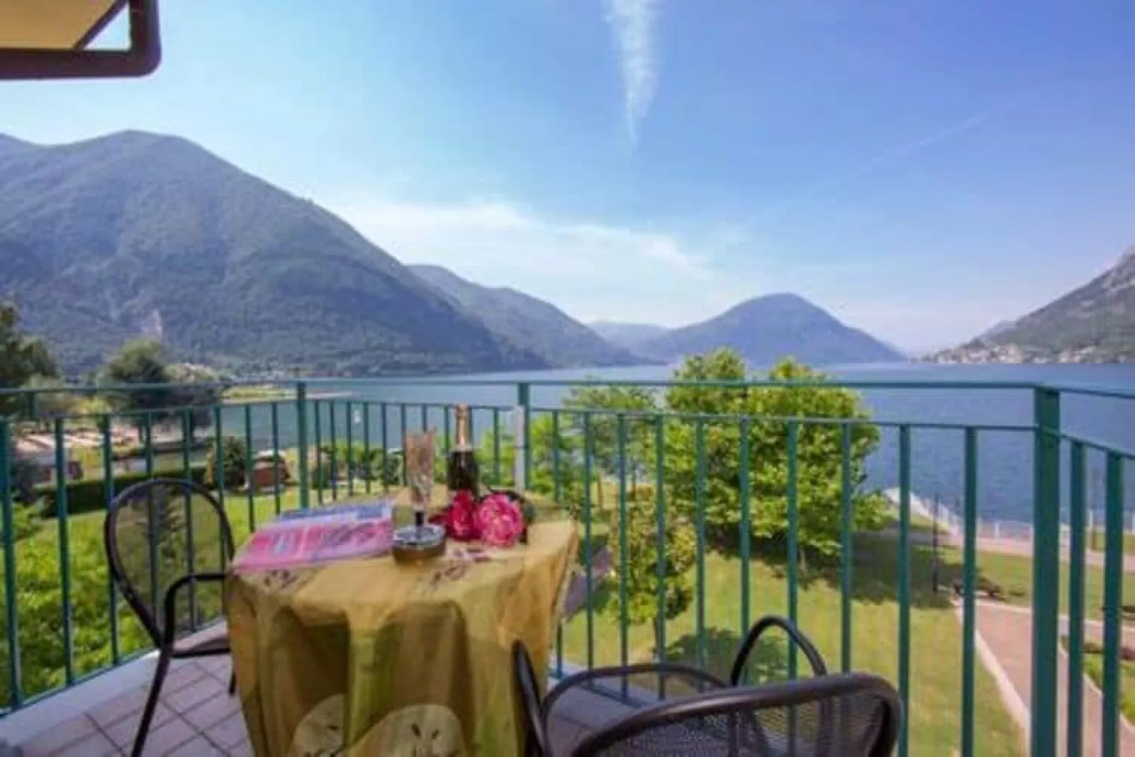 Residence Porto Letizia Porlezza - 6  Village Trilocale 6 pax Deluxe VGB6D 8229/8230-Terrasbalkon