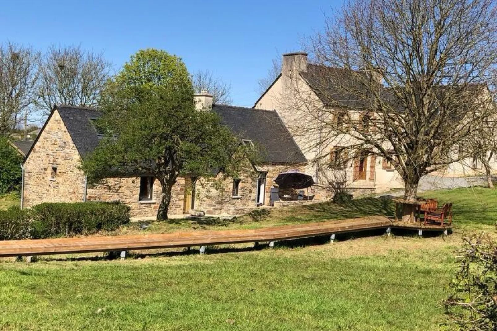 Between land and sea holiday home in the hinterland of the bay of Morlaix-Buitenkant zomer