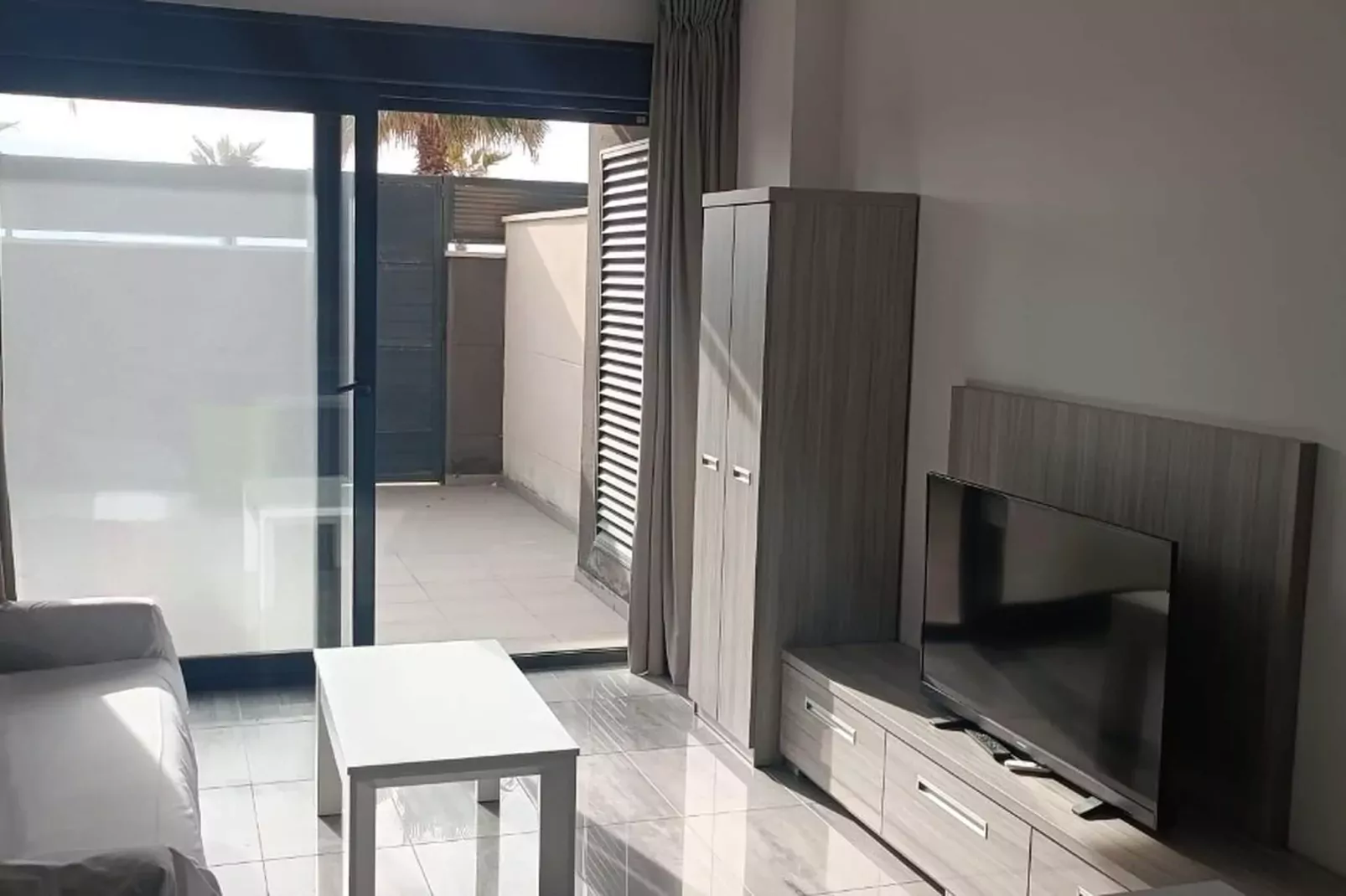 Apartamento con patio