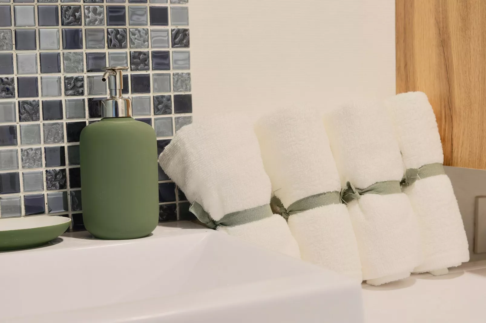 COMBO AVEC PISCINE-Badkamer