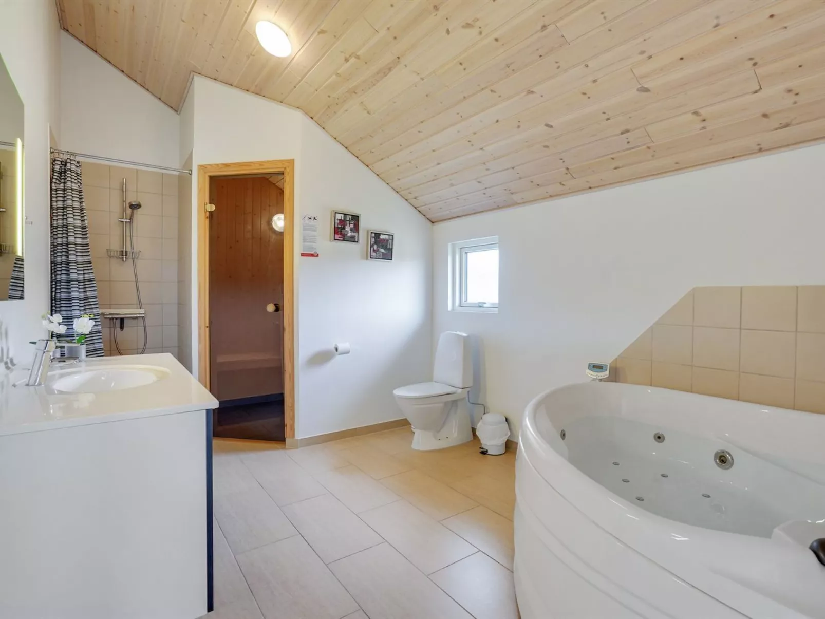 "Krum" - 4.5km from the sea-Binnen
