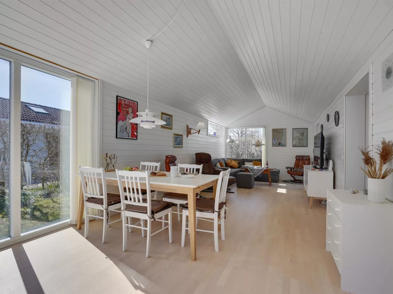 "Fredrikke" - 50m from the sea-Binnen