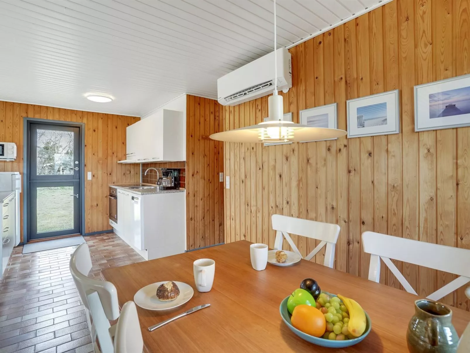 "Lars" - 250m from the sea-Binnen