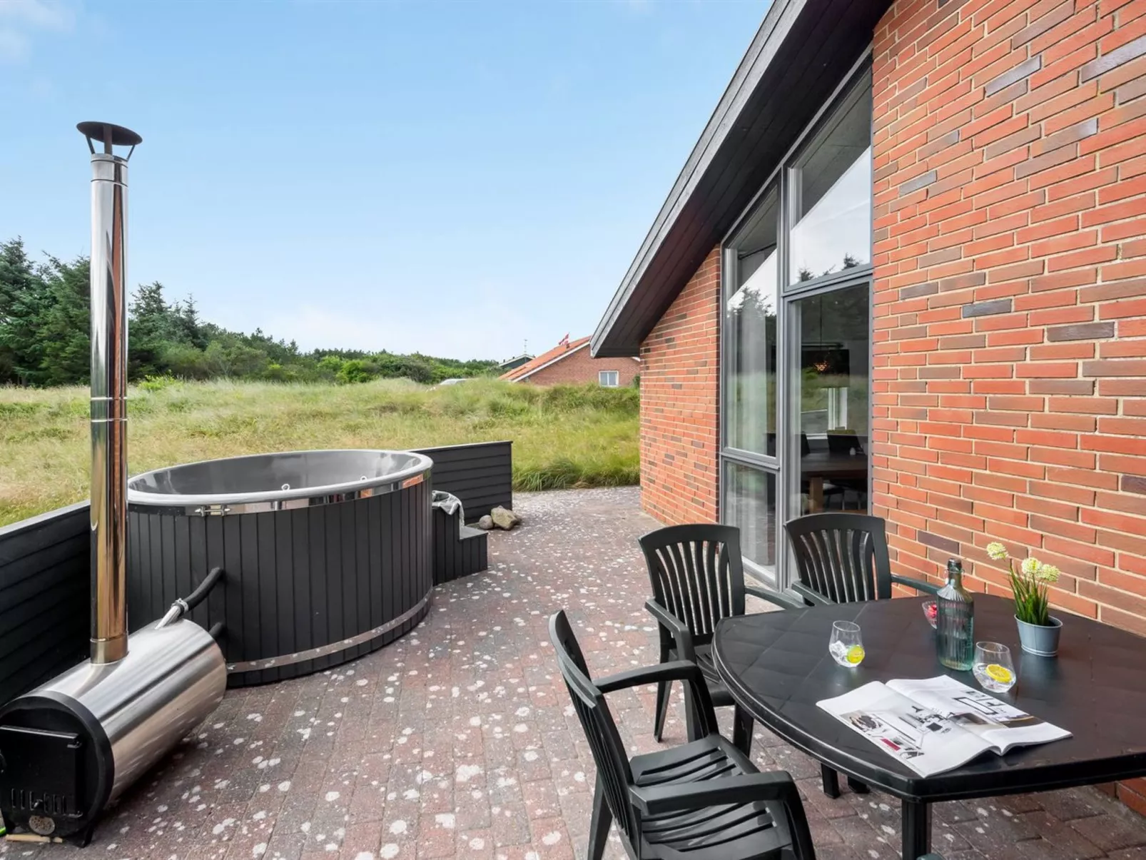 "Mert" - 1.2km from the sea-Buiten