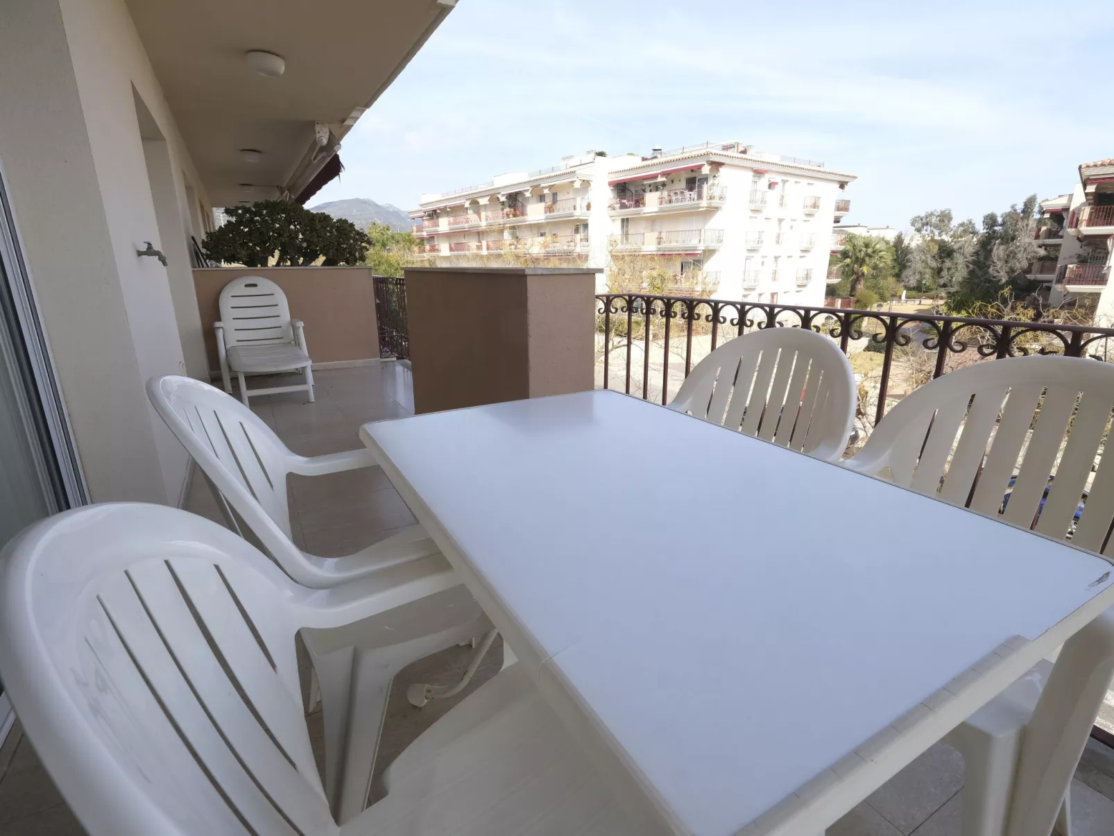 Apartamentos Golden Beach-Buiten