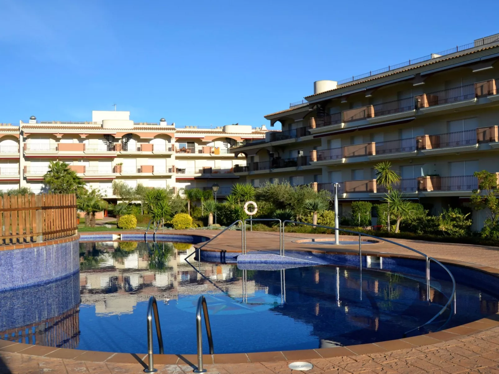 Apartamentos Golden Beach-Buiten
