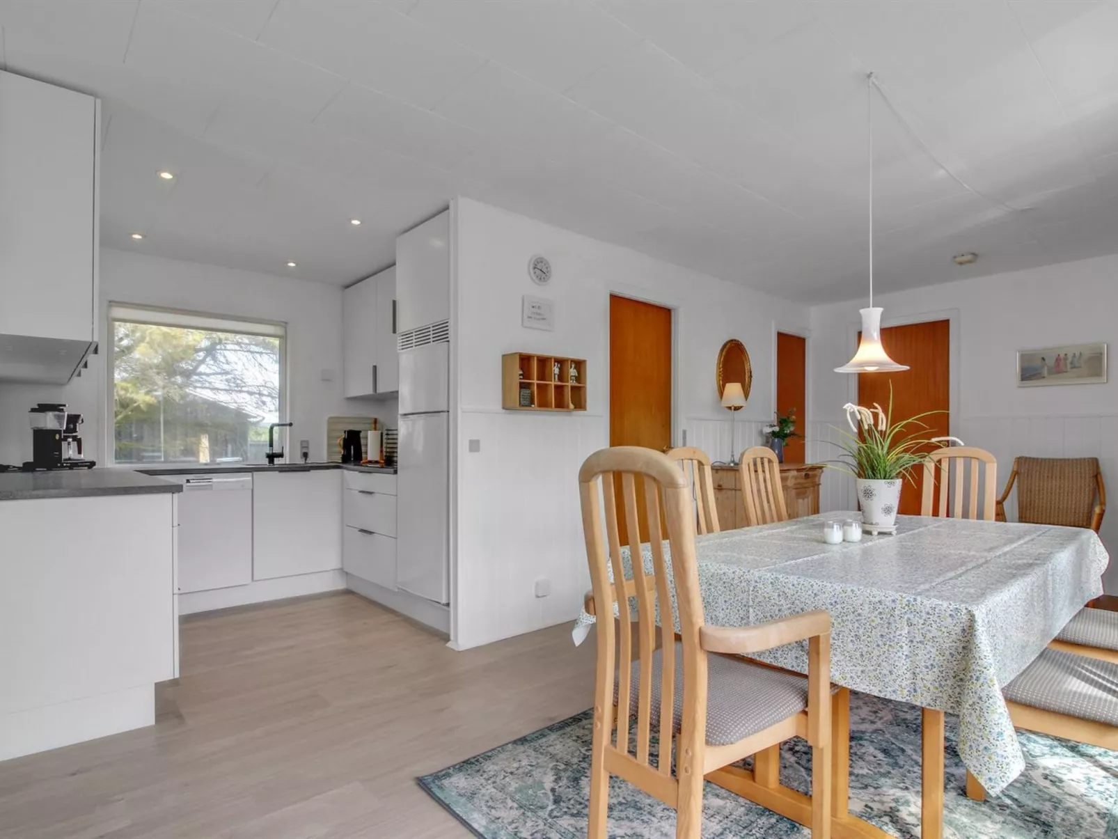 "Hellin" - 300m from the sea-Binnen