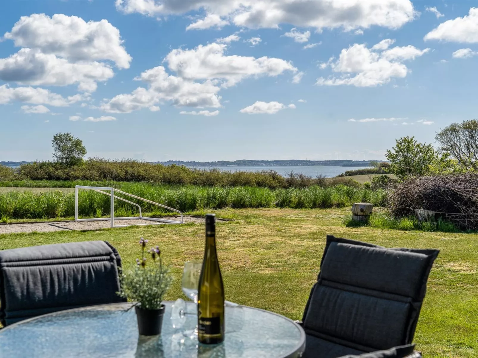 "Frellaf" - 250m from the sea-Buiten