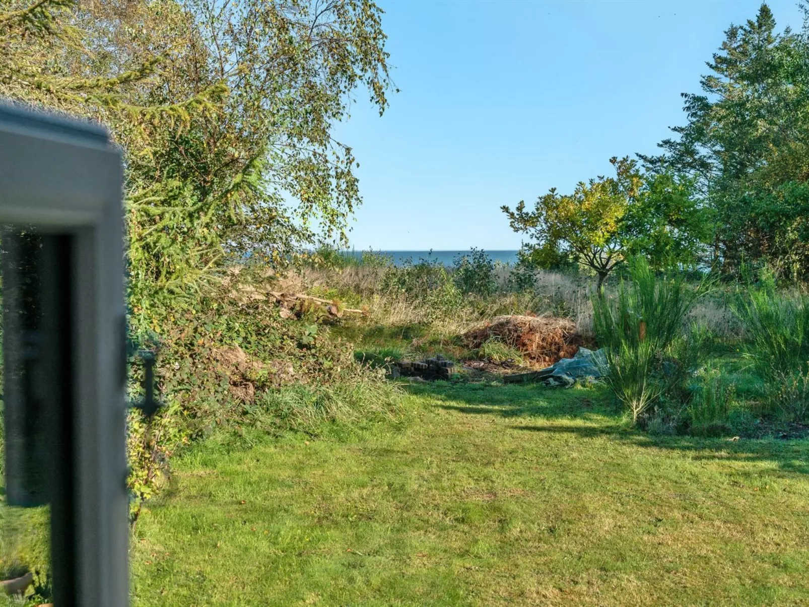 "Thrine" - 100m to the inlet-Buiten