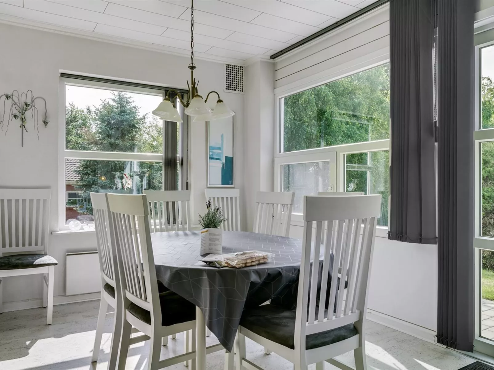"Gwen" - 2.7km from the sea-Binnen