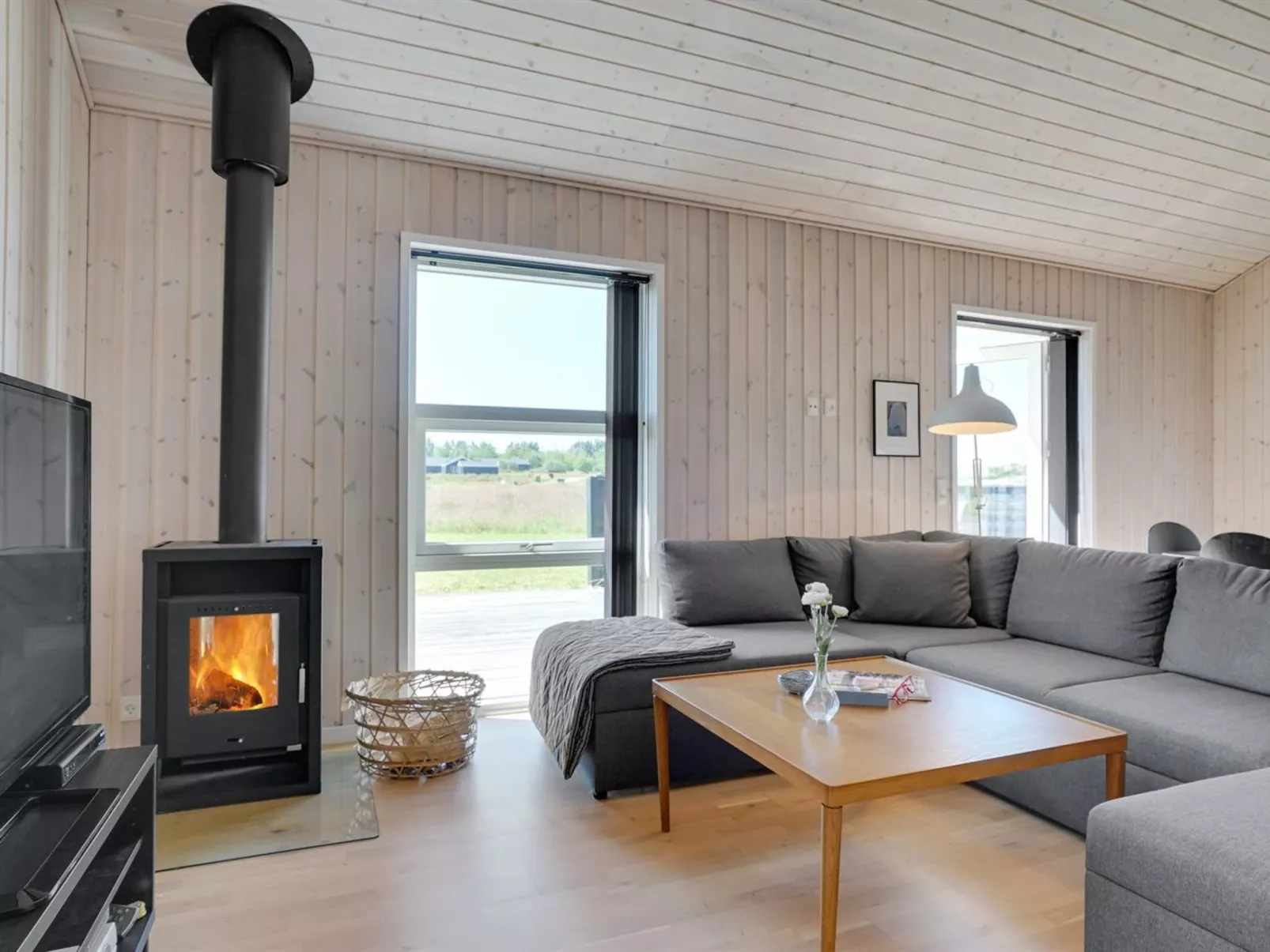 "Elenore" - 900m from the sea-Binnen
