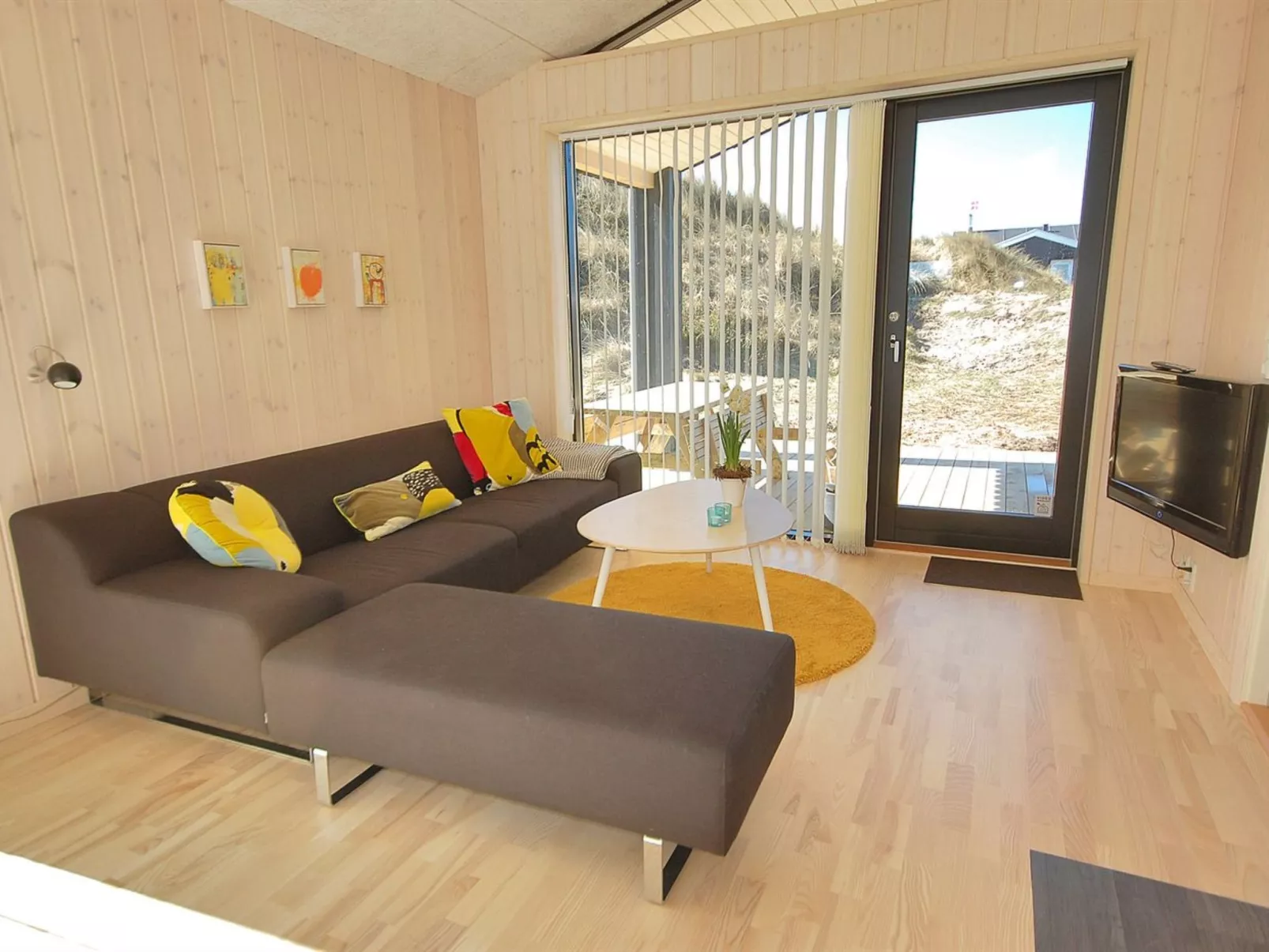 "Mikkel" - 300m from the sea-Binnen