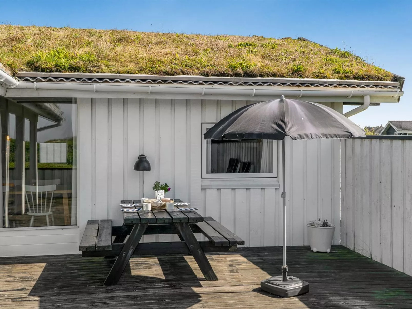 "Rutha" - 45m from the sea-Buiten