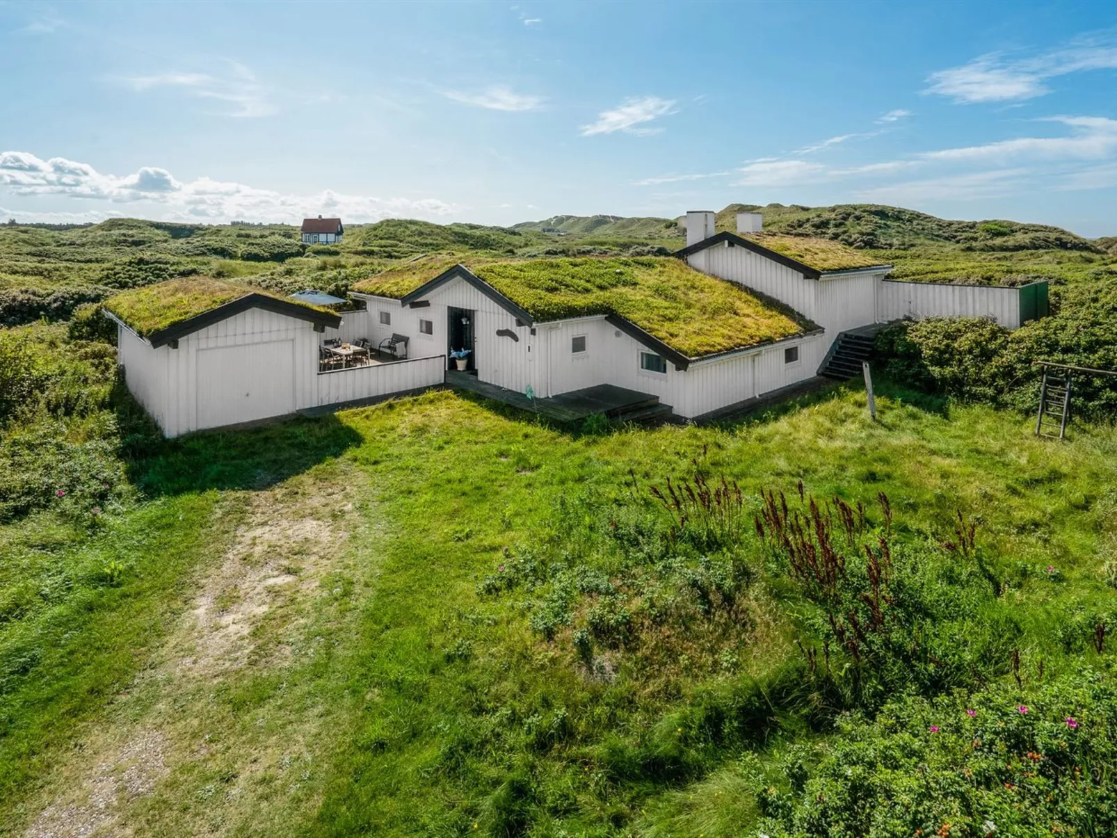 "Rutha" - 45m from the sea-Buiten