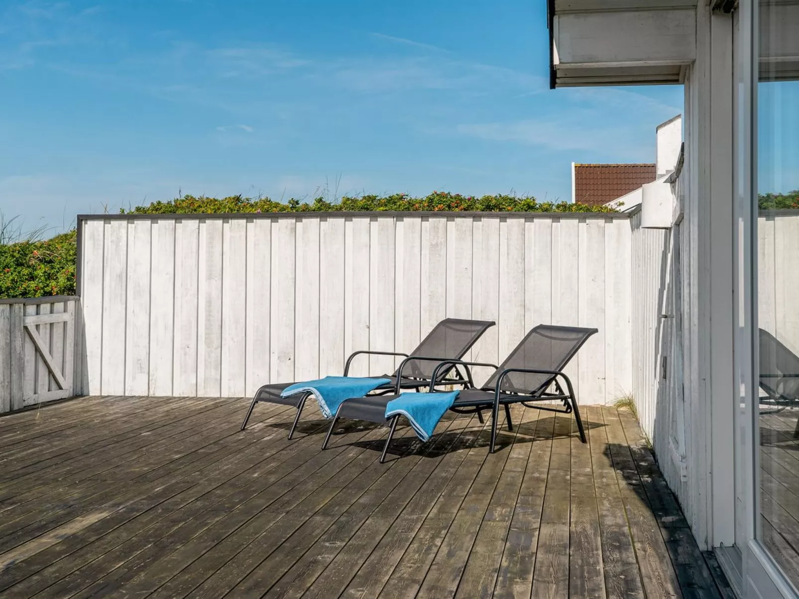 "Rutha" - 45m from the sea-Buiten