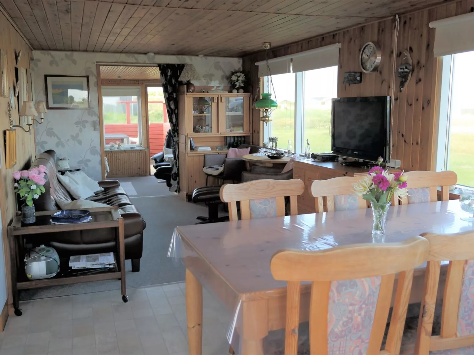 "Helgard" - 85m from the sea-Binnen