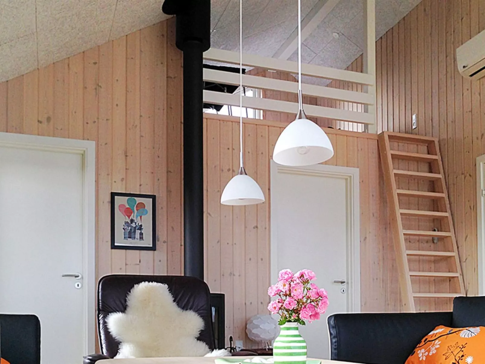 "Majbritt" - 50m from the sea-Binnen
