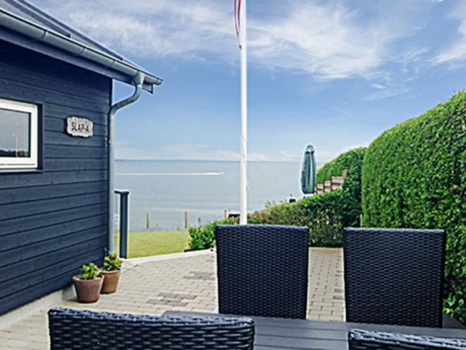 "Majbritt" - 50m from the sea-Buiten