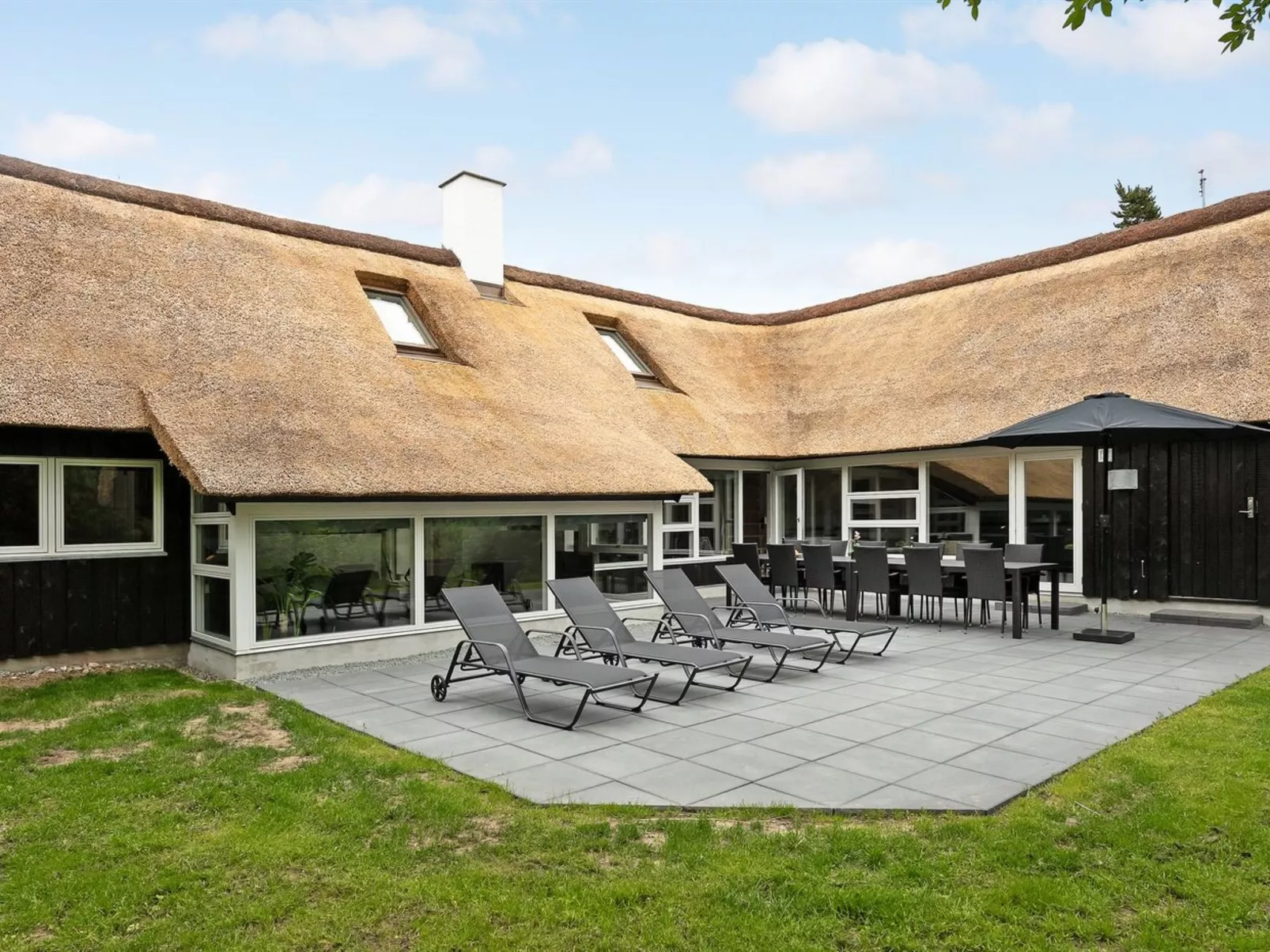 "Ellanor" - 1km from the sea