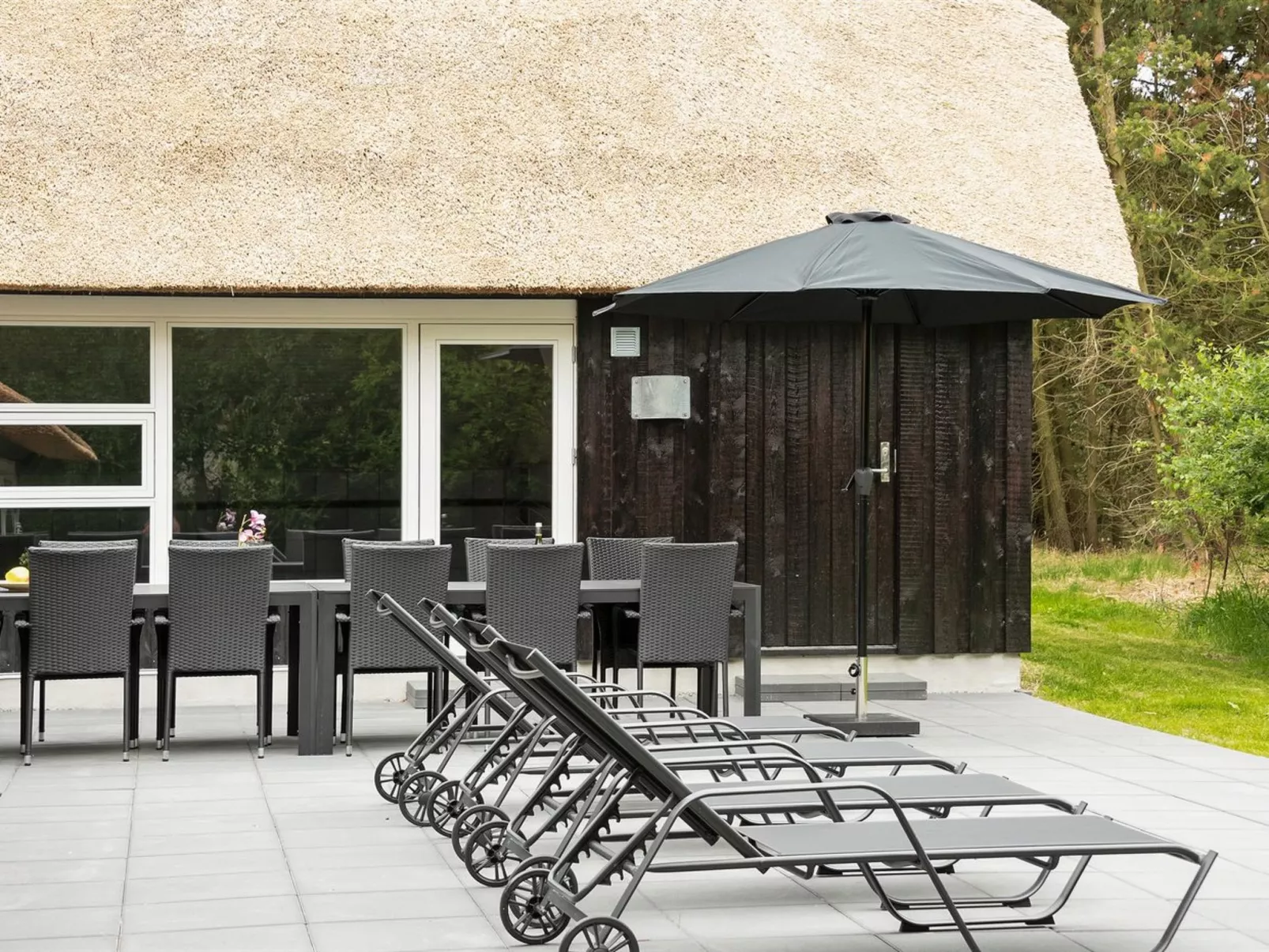 "Ellanor" - 1km from the sea-Buiten
