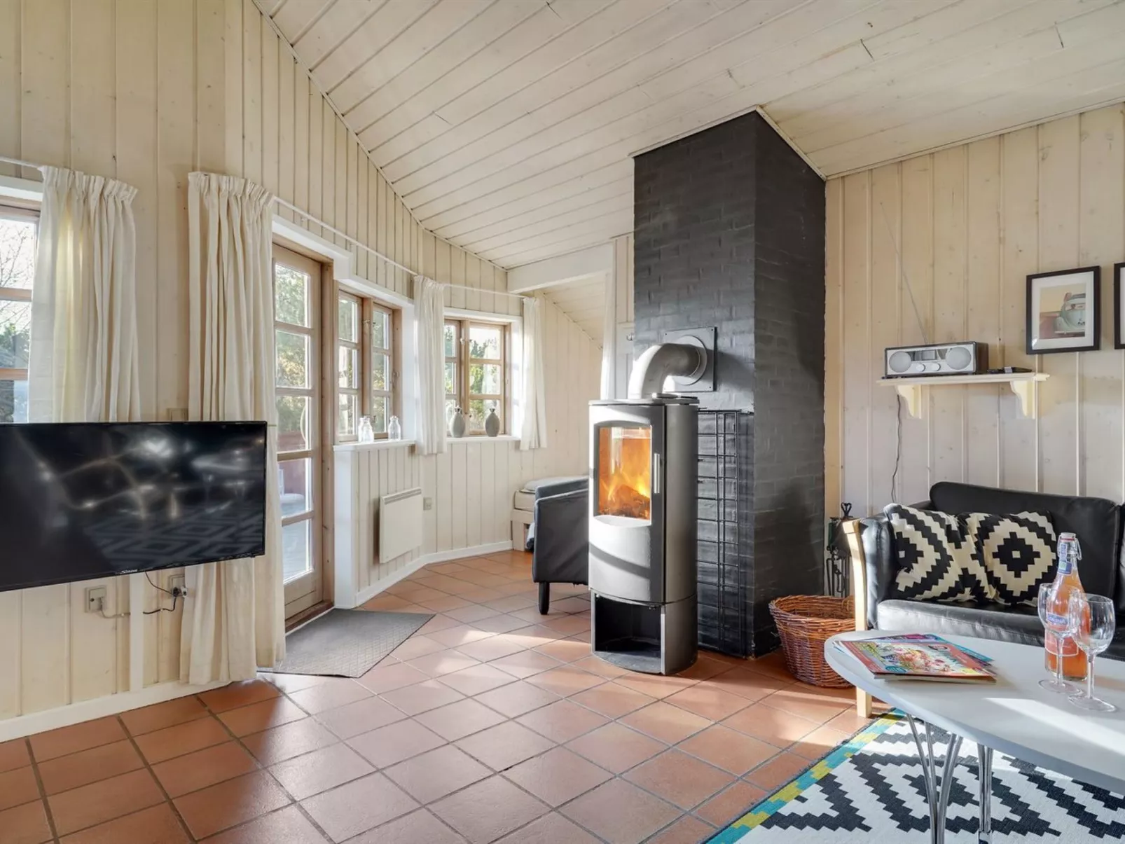 "Heralda" - 3.3km from the sea-Binnen
