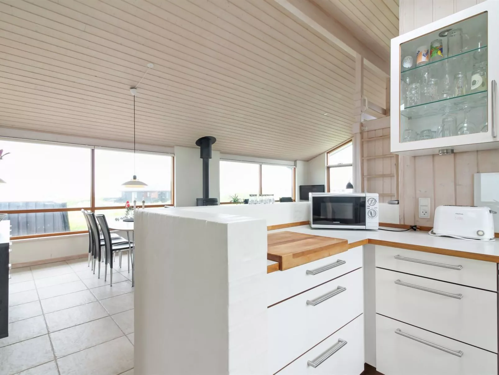 "Yma" - 200m from the sea-Binnen