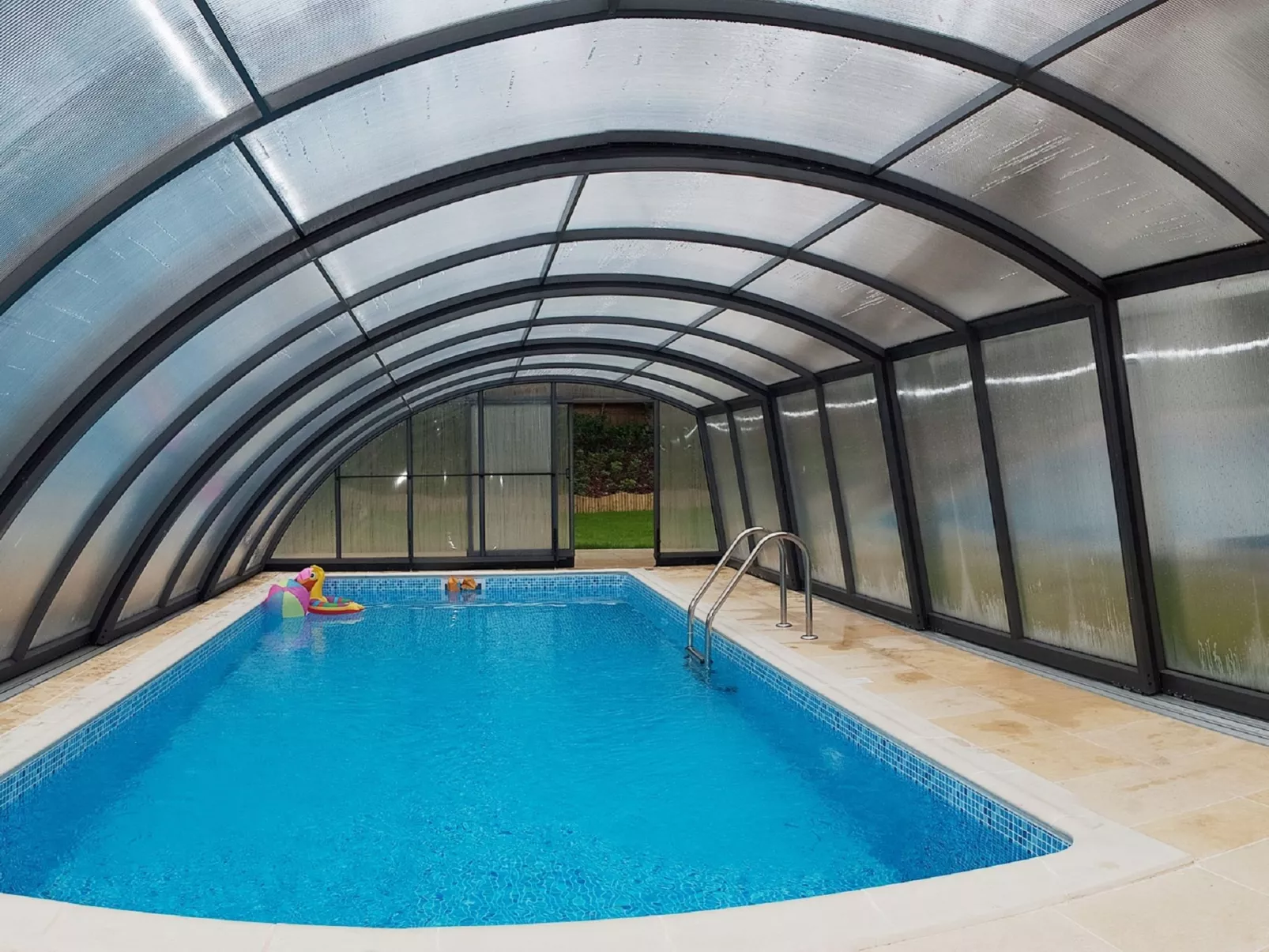 Cztery Pory Roku-Buiten