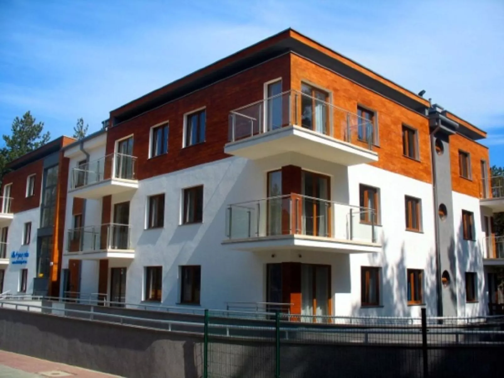 Cztery Pory Roku-Buiten