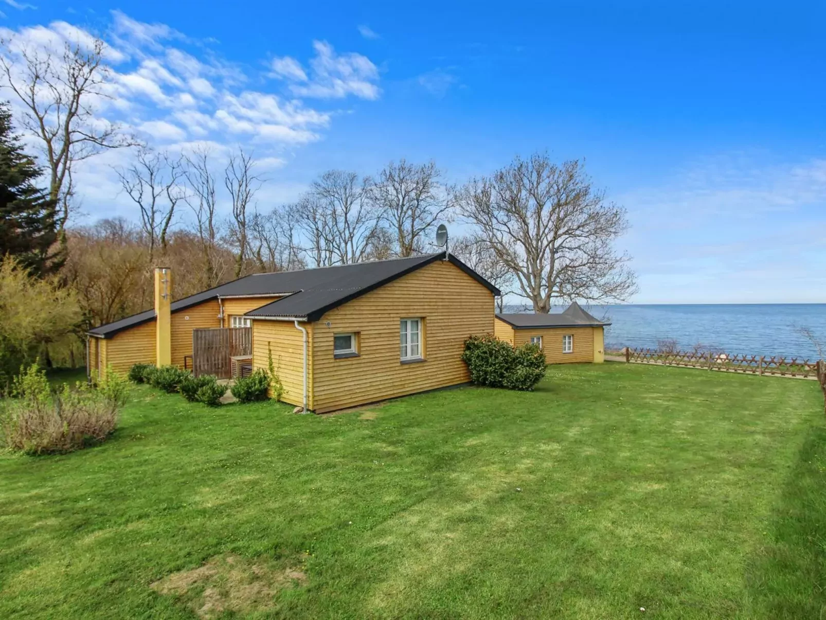 "Zina" - 25m from the sea-Buiten