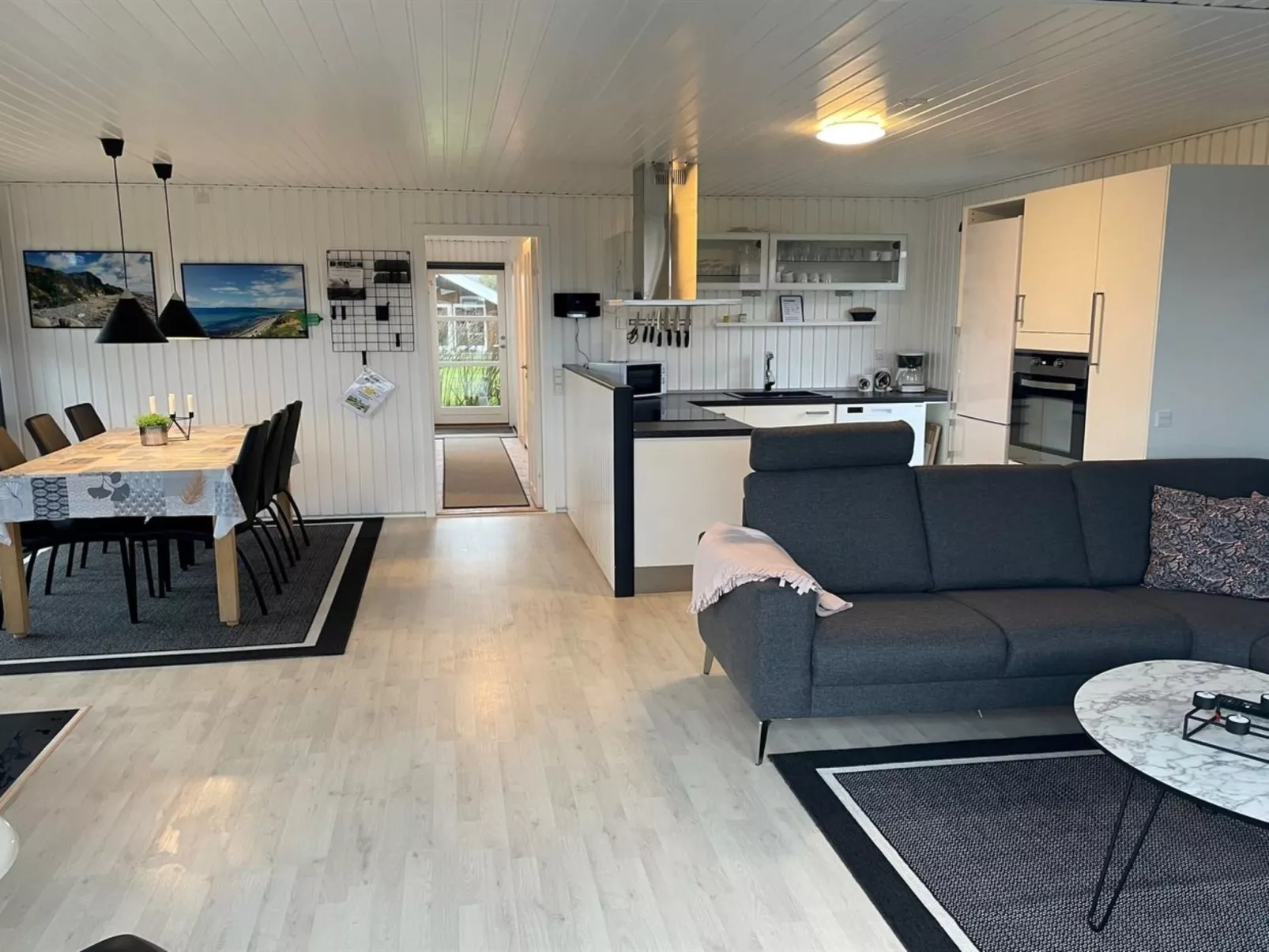 "Elvina" - 200m from the sea-Binnen
